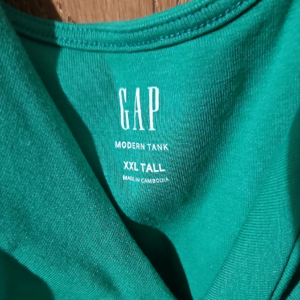 GAP Modern Tank Top in Green